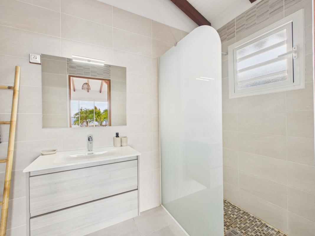 Location villa 3 chambre sainte luce -chambre 1 sdb 